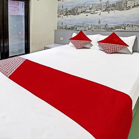 Super Oyo 91202 Family Guest House Syariah Тулунгагунг Екстер'єр фото